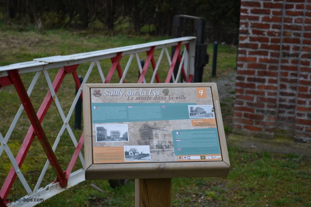 Signalétique touristique - Table de lecture - Musée dans la ville - Fabrication PIC BOIS