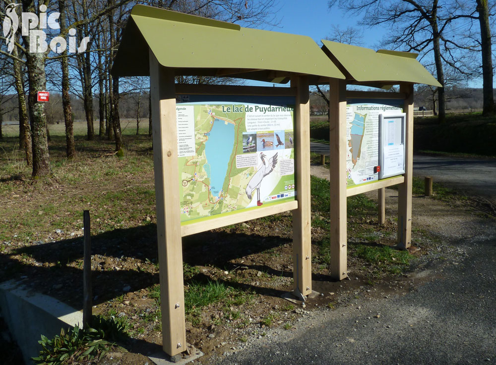Signalétique touristique - Gamme Classéo - Structure avec toit - Fabrication PIC BOIS