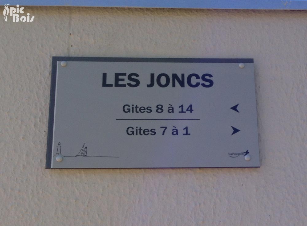 Signalétique touristique - Directionnel intérieur - Numéros gites - Fabrication PIC BOIS