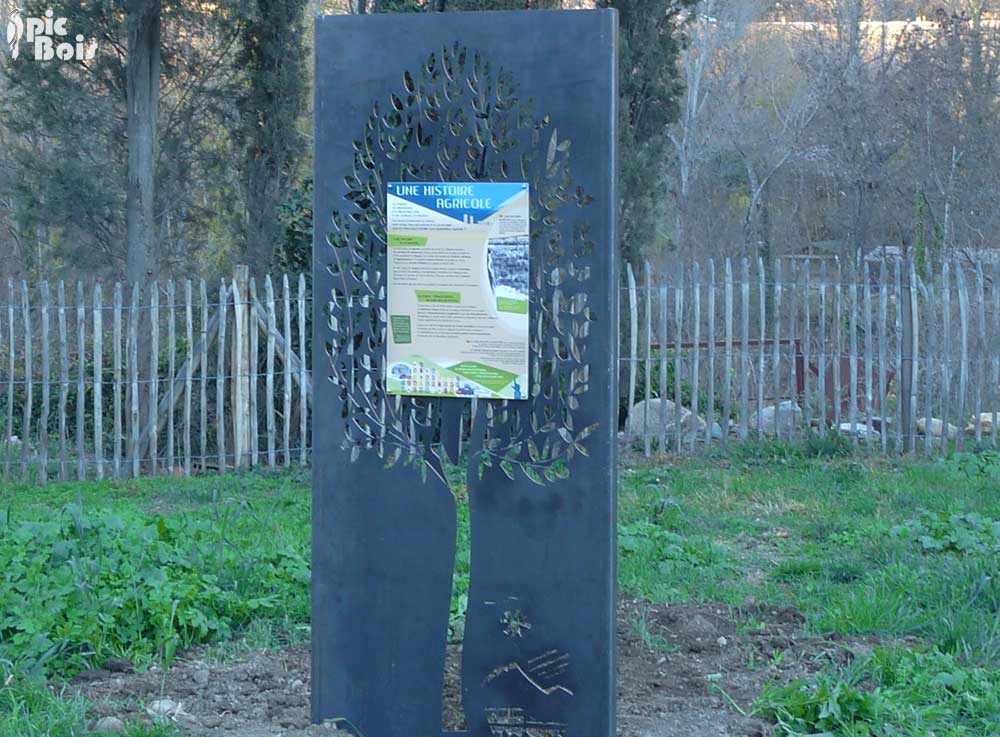 Signalétique touristique - Totem - Histoire des vergers - Fabrication PIC BOIS