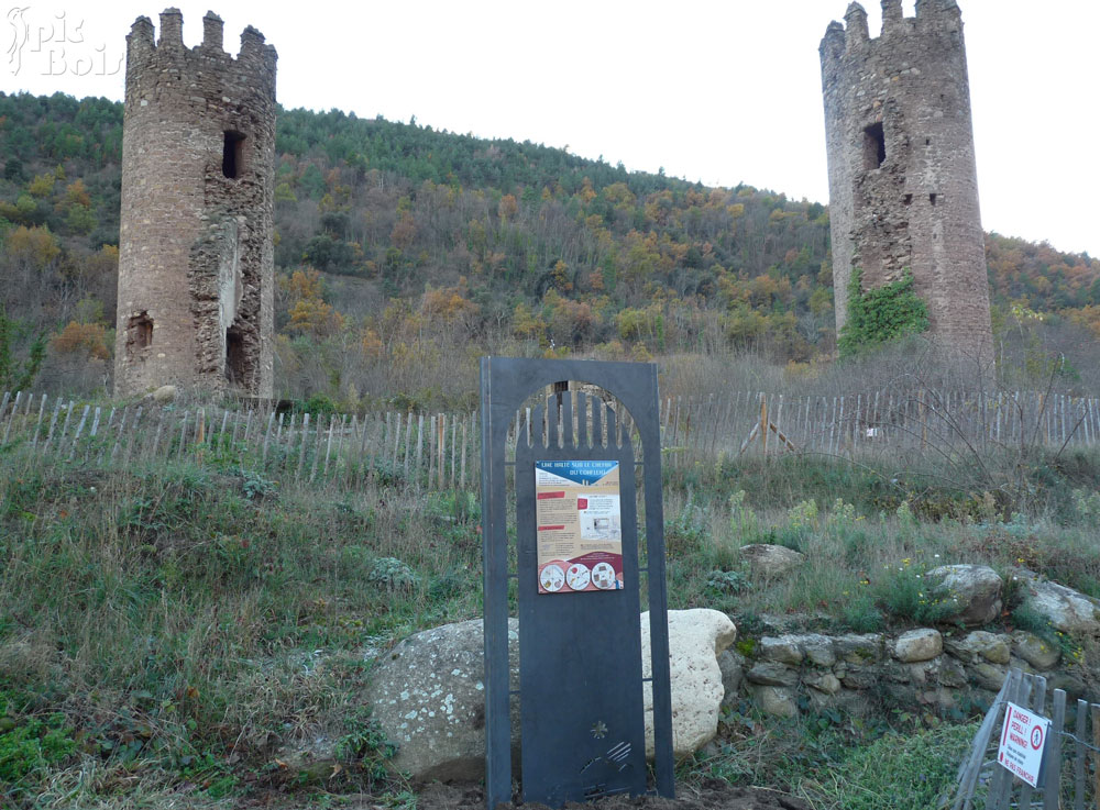 Signalétique touristique - Totem - Histoire du château - Fabrication PIC BOIS