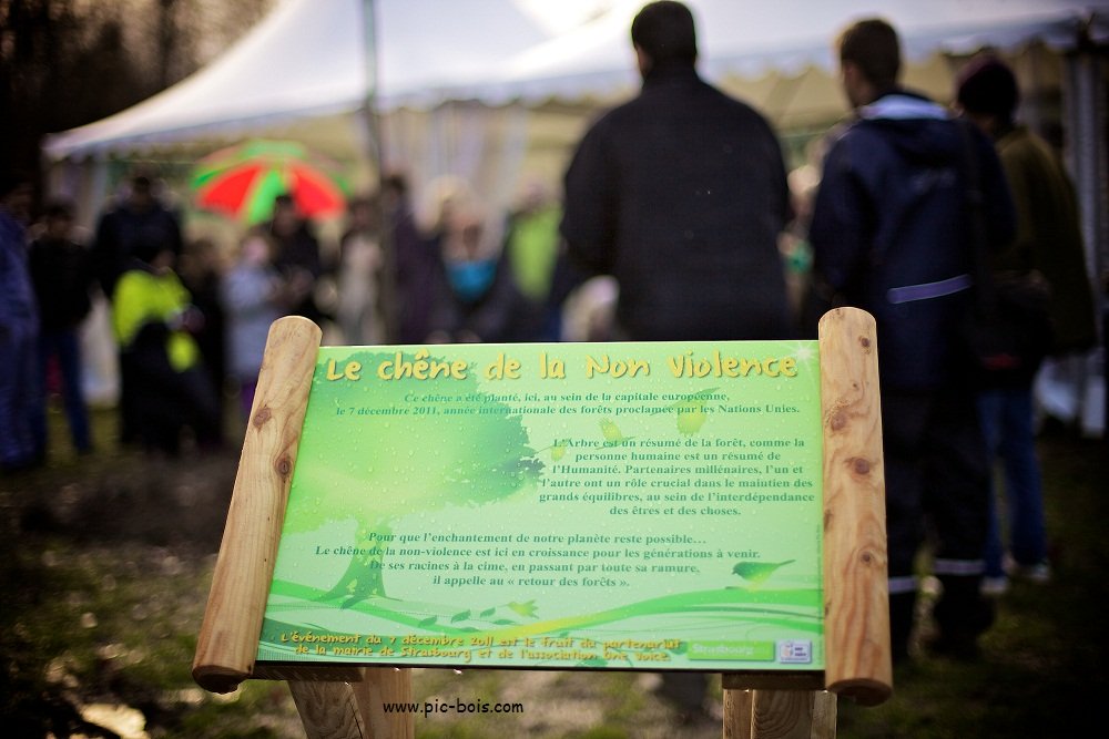 Signalétique touristique - Table de lecture - Non violence - Fabrication PIC BOIS
