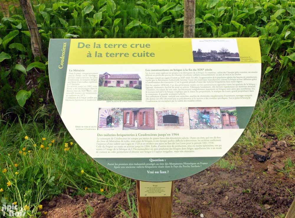 Signalétique touristique - Table de lecture - La brique - Fabrication PIC BOIS