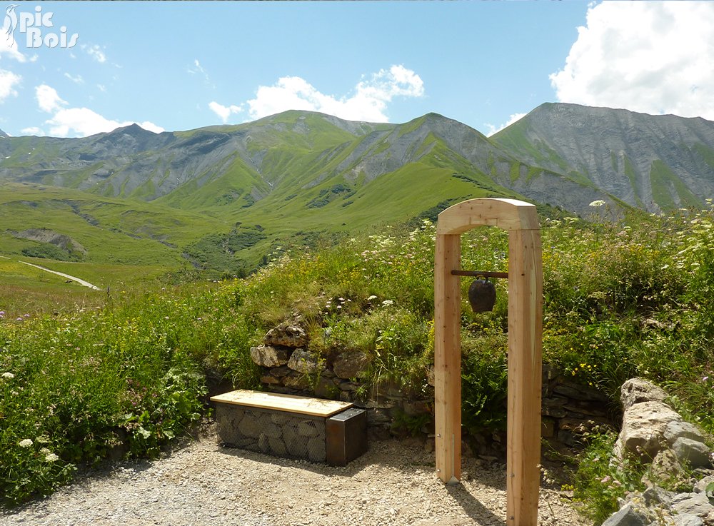 Signalétique touristique - Banc - Avec cloche - Fabrication PIC BOIS