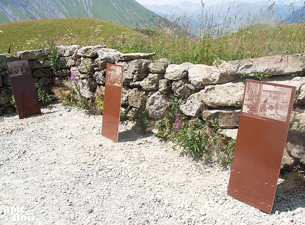 Signalétique touristique - Totem - Promenade Savoyarde - Fabrication PIC BOIS