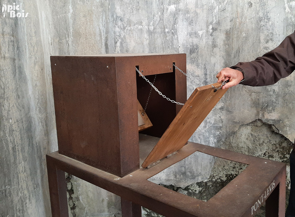 Signalétique touristique - Maquette - Pont levis - Fabrication PIC BOIS