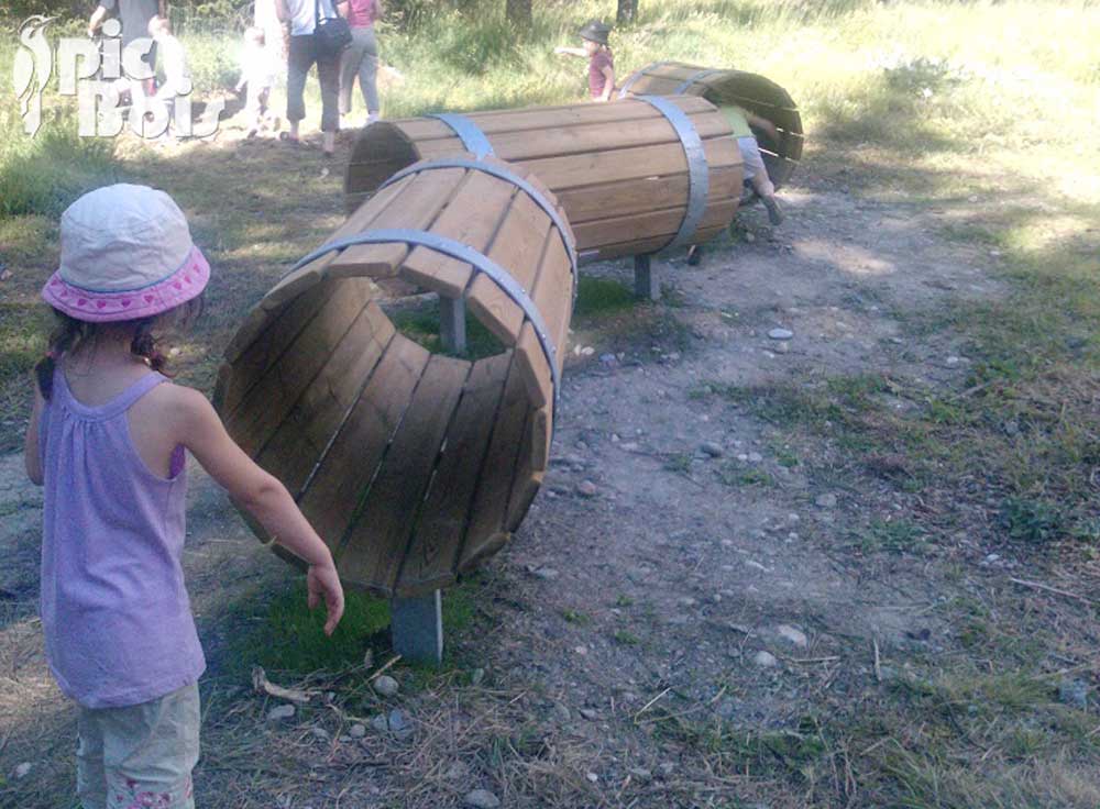 Signalétique touristique - Jeu ludo-sportif - Jeu du tunnel forêt - Fabrication PIC BOIS