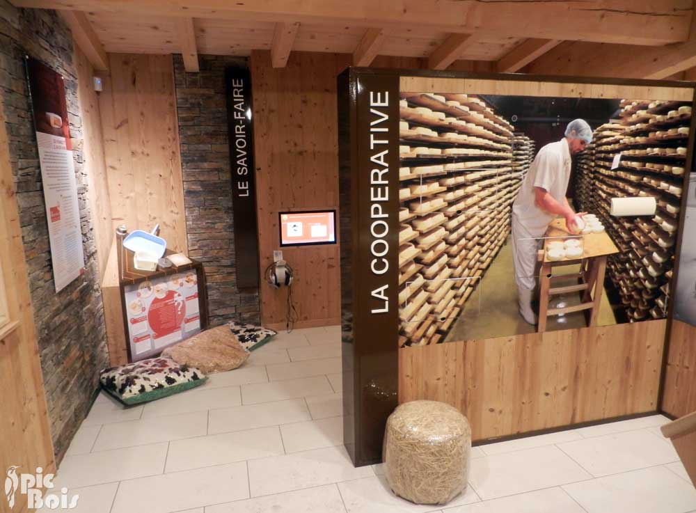 Signalétique touristique - Caisson - Métier coopérative laitière - Fabrication PIC BOIS