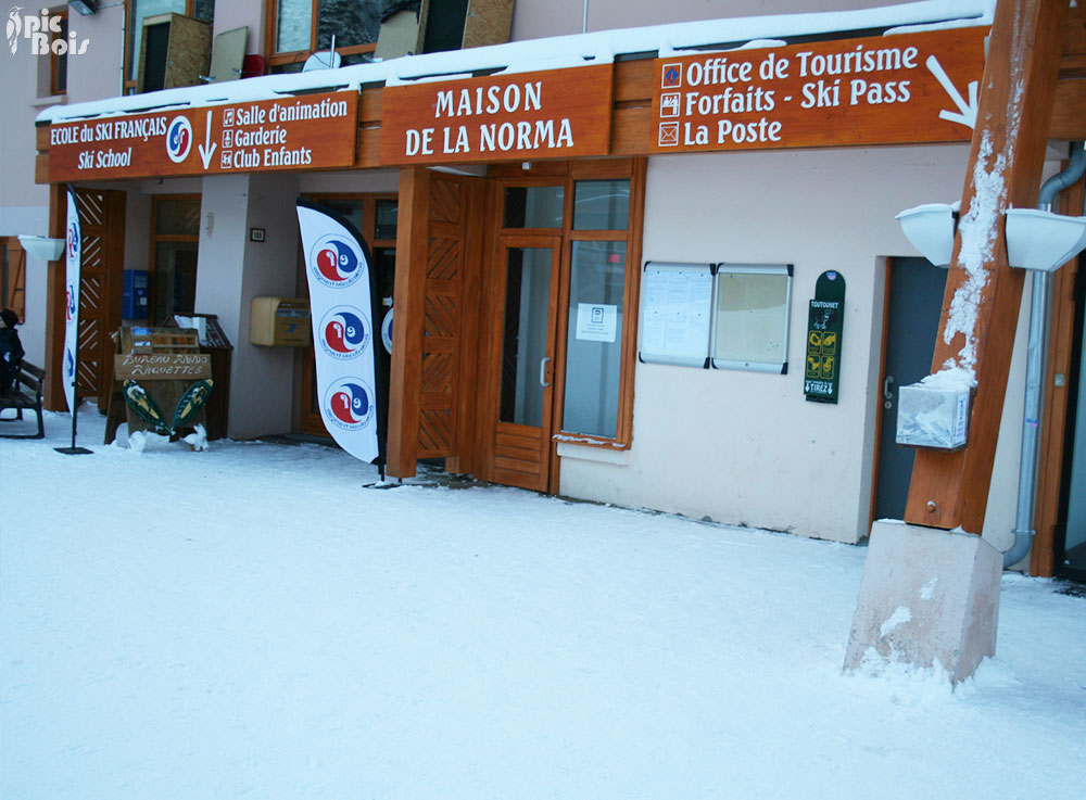 Signalétique touristique - Enseigne murale - Maison de la Norma - Fabrication PIC BOIS