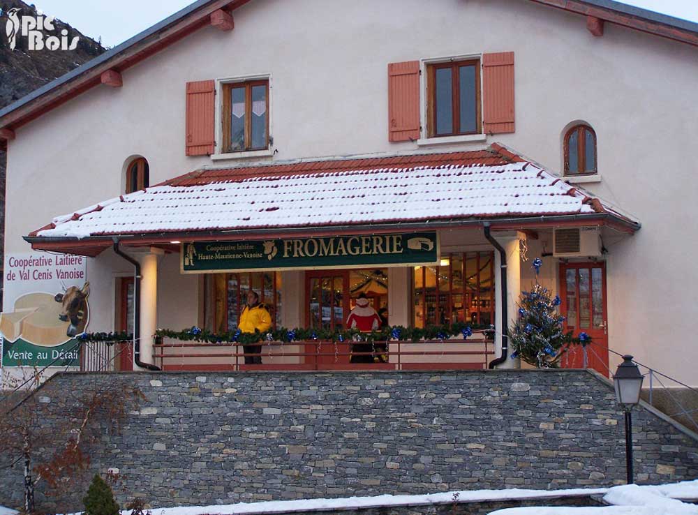 Signalétique touristique - Enseigne murale - Fromagerie - Fabrication PIC BOIS