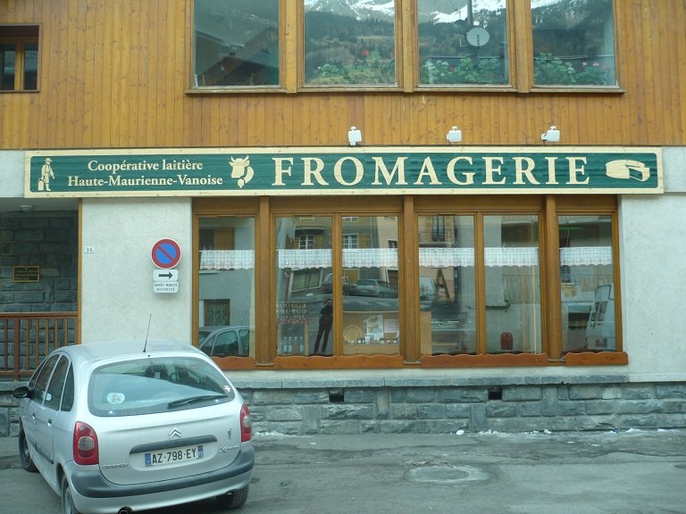 Signalétique touristique - Enseigne murale - Devanture de magasin - Fabrication PIC BOIS