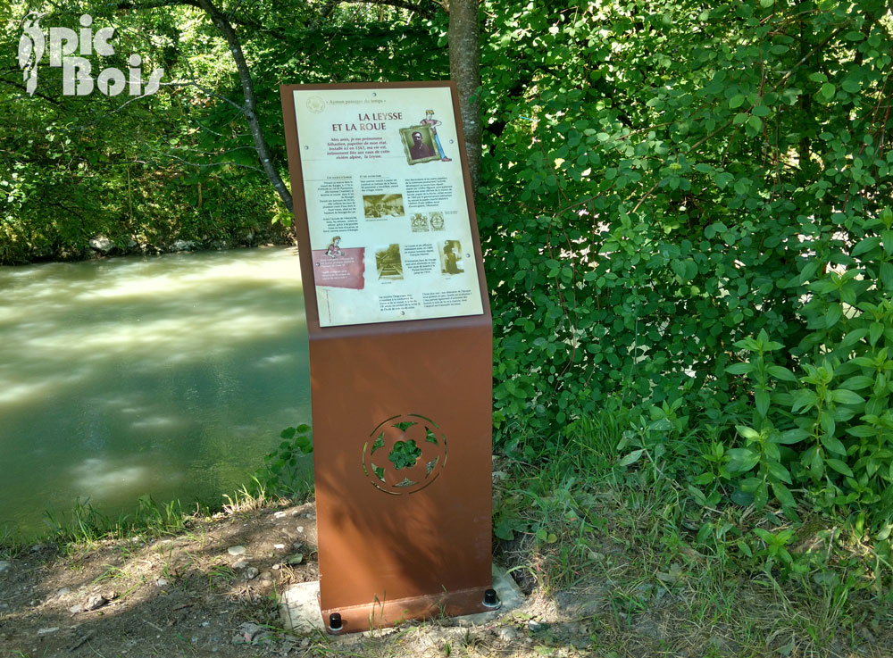 Signalétique touristique - Table de lecture - Cours d'eau - Fabrication PIC BOIS