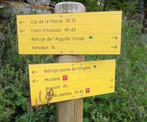 73-vanoise-fleches-directionnelles-fleches-directionnelles.jpg Signalétique touristique - Directionnel sentier - GR 5 - Fabrication PIC BOIS