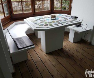 74-evian-les-bains-tables-jeu-jeu-de-l-oie-personnalise.jpg Signalétique touristique - Table de jeu - Table plateau de jeu - Fabrication PIC BOIS