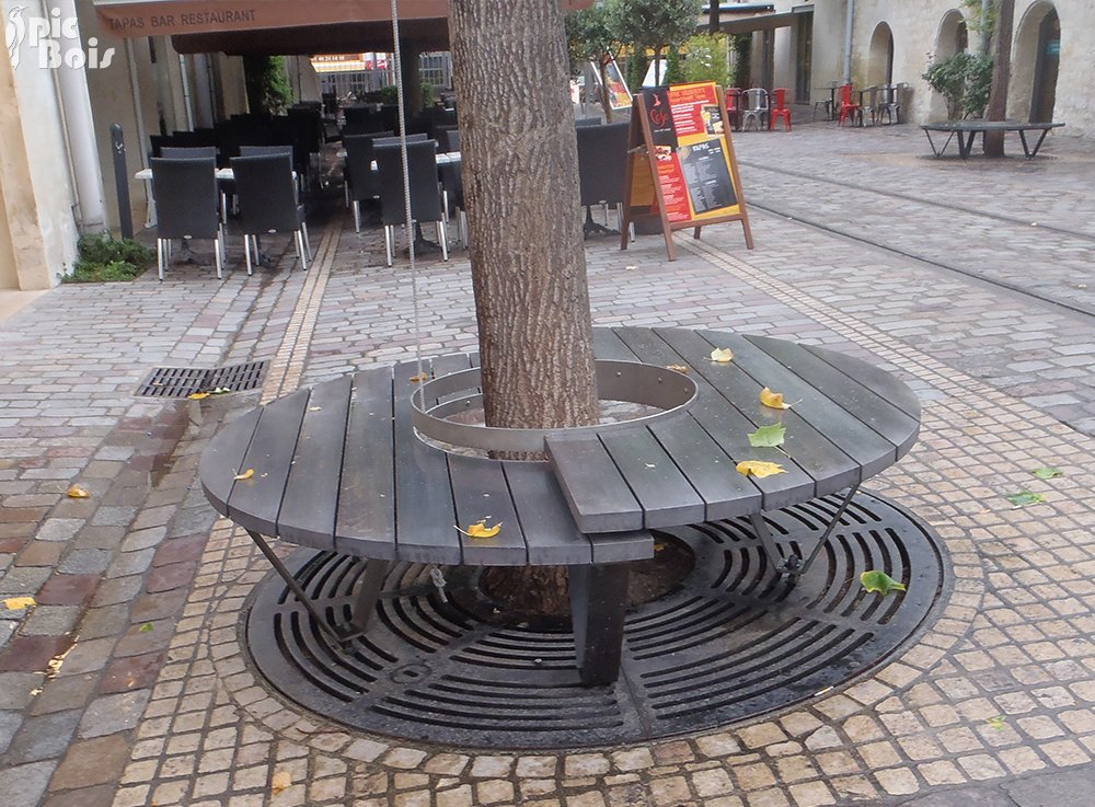 Signalétique touristique - Banc - Asymétrique autour d'un arbre - Fabrication PIC BOIS