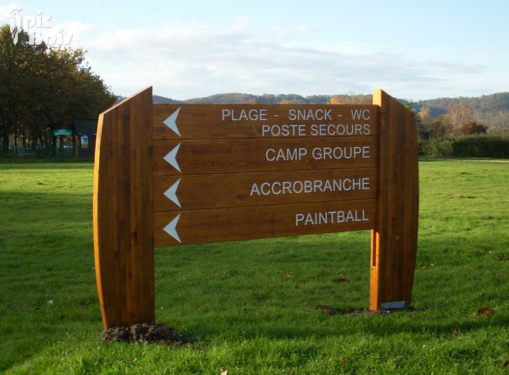 Signalétique touristique - Directionnel piéton - Base de plein air - Fabrication PIC BOIS