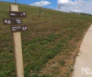 Signalétique touristique - Directionnel sentier - Compact rouille - Fabrication PIC BOIS