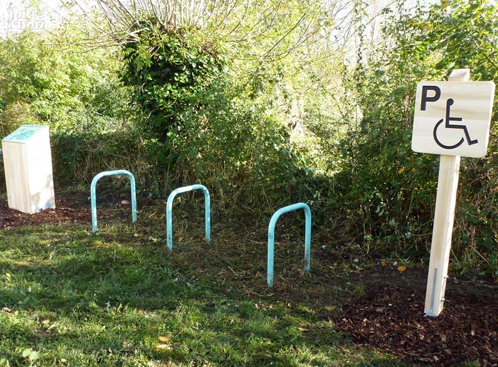 Signalétique touristique - Panneau de circulation - Place réservée - Fabrication PIC BOIS