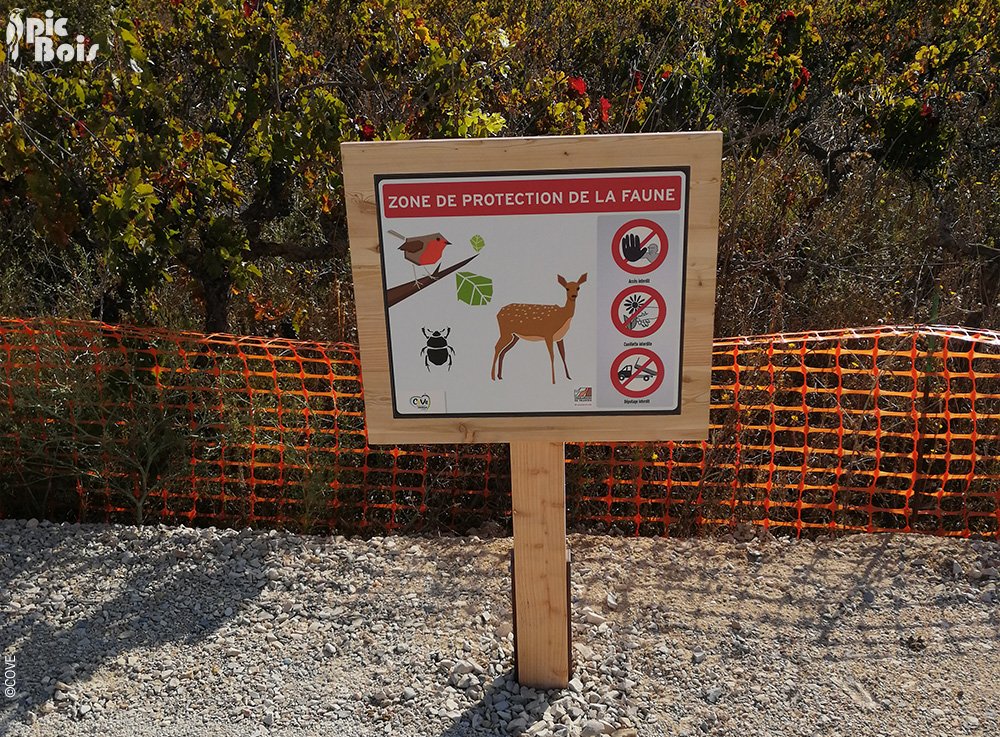 Signalétique touristique - Plaque thématique de réglementation zone de protection - Fabrication PIC BOIS