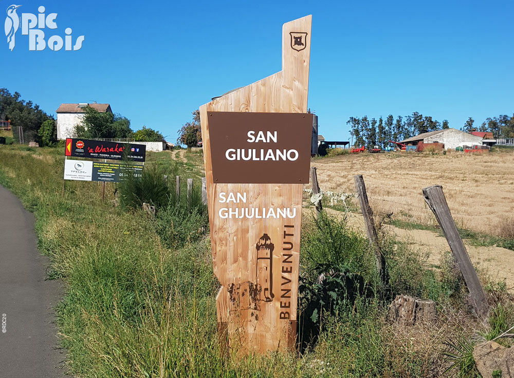 picbois – Panneau d’accueil – Benvenuti 20-San Giuliano Signalétique touristique - Panneau d'accueil - Benvenuti - Fabrication PIC BOIS