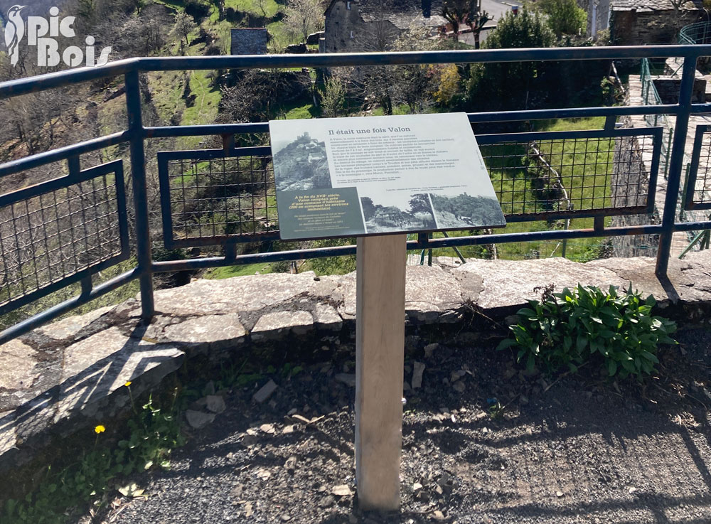 Signalétique touristique - Table de lecture - Château de Valon - Fabrication PIC BOIS