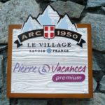 Enseigne murale – Village vacances
