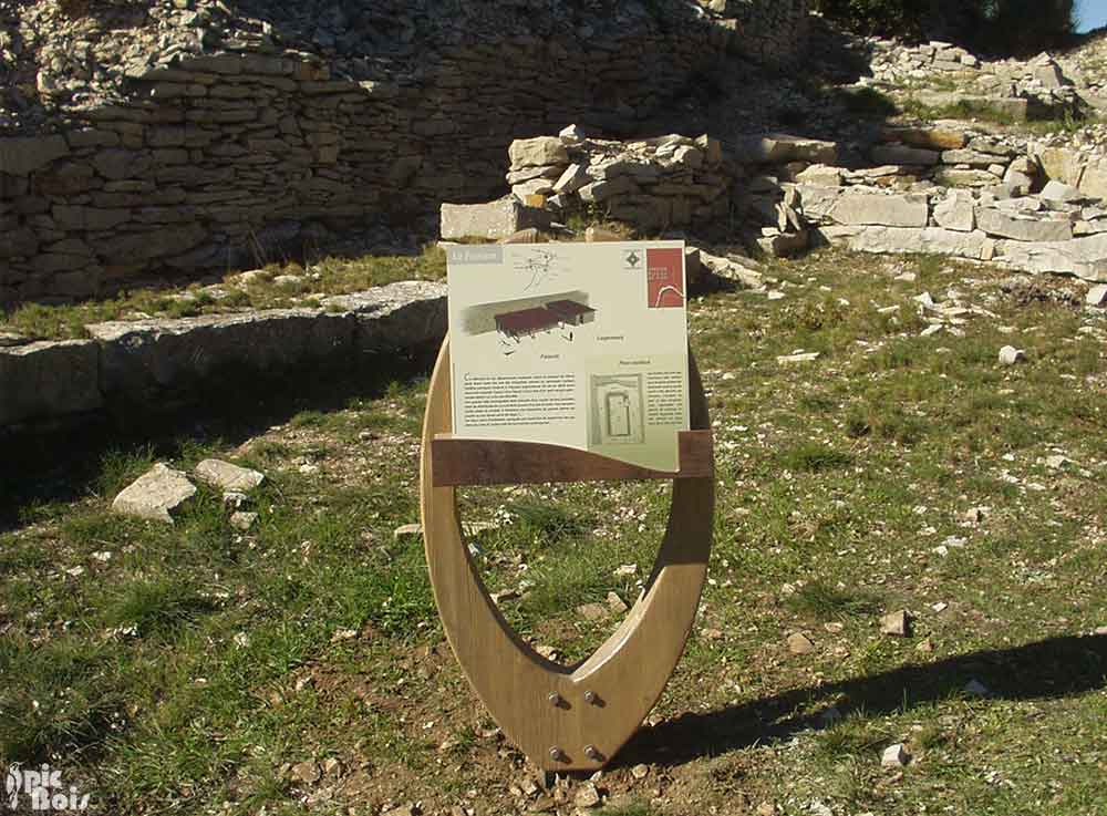 Signalétique touristique - Plaque thématique - Plan historique - Fabrication PIC BOIS