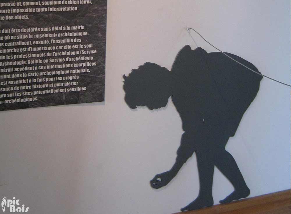 Signalétique touristique - Silhouette - Jeune garçon - Fabrication PIC BOIS