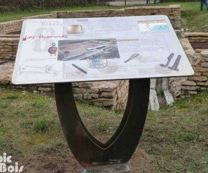 picbois-signaletique-st-romain-de-jalionas-38-5.jpg Signalétique touristique - Table de lecture - Les thermes - Fabrication PIC BOIS