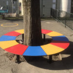 Espaces extérieurs – Banc école autour d’un arbre