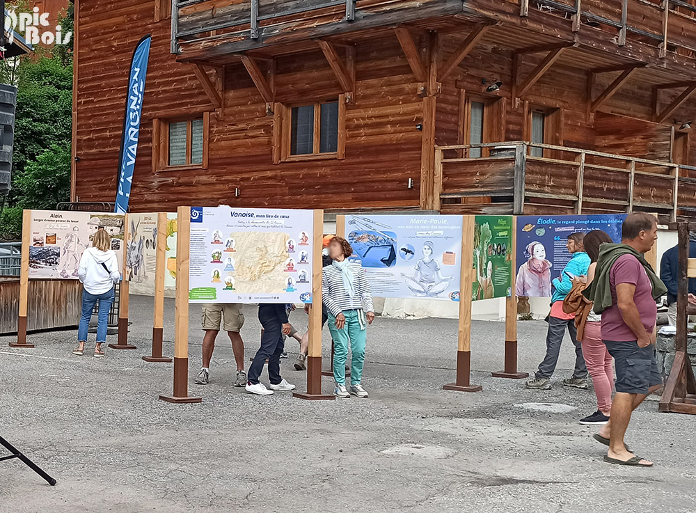 Signalétique touristique - Mobilier d'exposition - Portraits Vanoise - Fabrication PIC BOIS