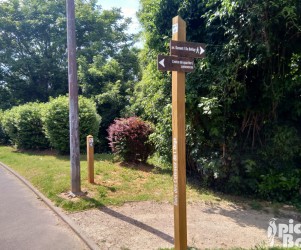 Signalétique touristique - Directionnel sentier - Centre de quartier - Fabrication PIC BOIS