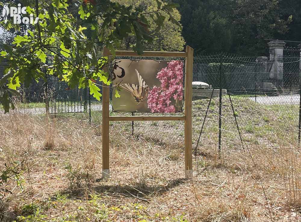 Signalétique touristique - Bâche - Papillon et fleurs - Fabrication PIC BOIS