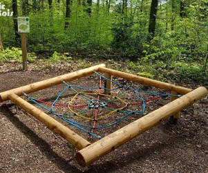 Signalétique touristique - Jeu ludo-sportif - Araignée colorée - Fabrication PIC BOIS