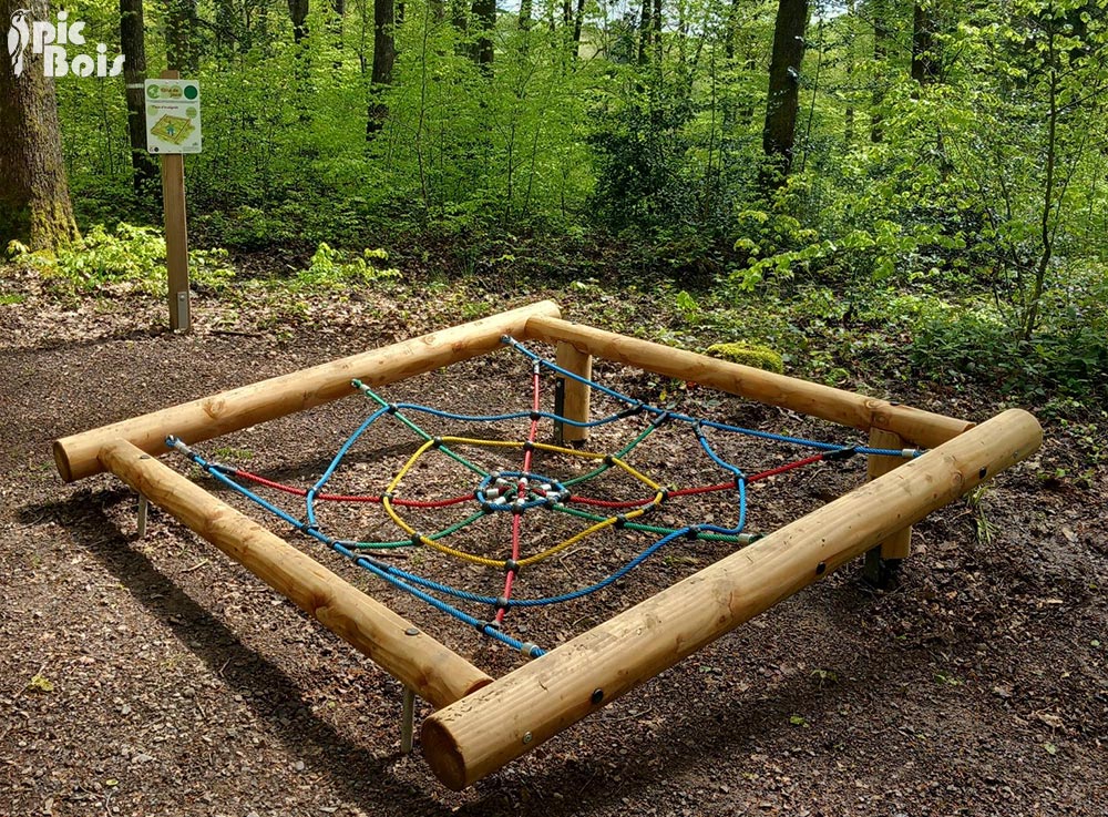Signalétique touristique - Jeu ludo-sportif - Araignée colorée - Fabrication PIC BOIS