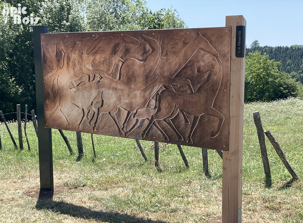 Signalétique touristique - Mobilier d'exposition - Gravures chevaux - Fabrication PIC BOIS