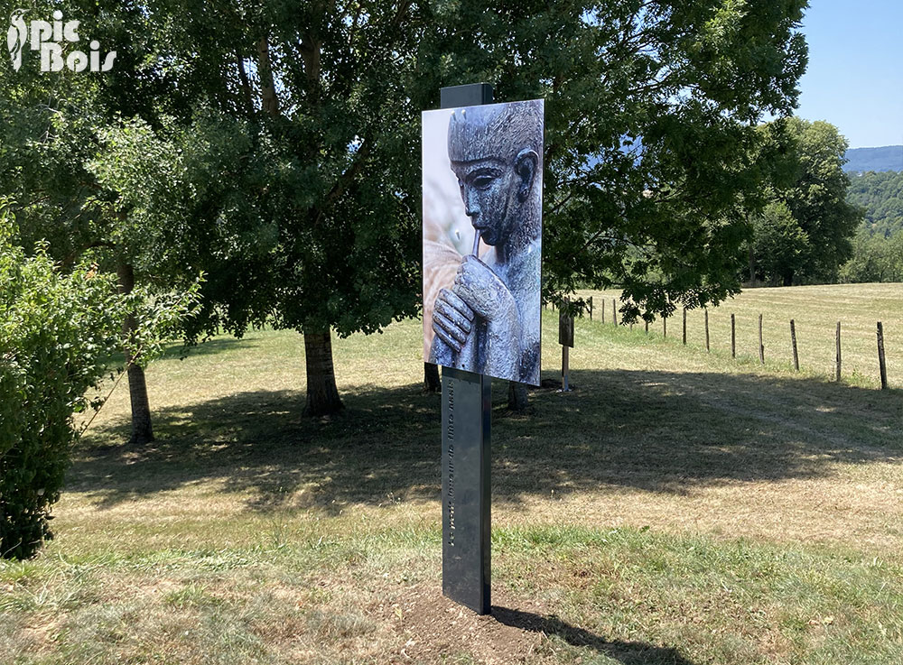 Signalétique touristique - Mobilier d'exposition - Photo de statue - Fabrication PIC BOIS
