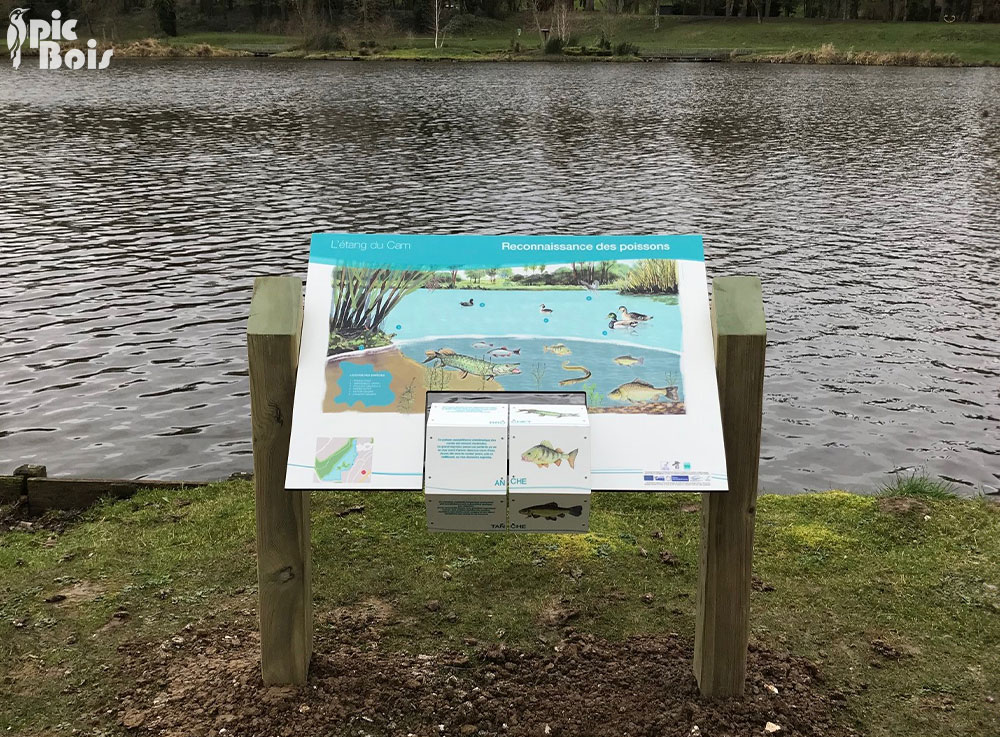 Signalétique touristique - Mobilier interactif - Etang du Cam - Fabrication PIC BOIS