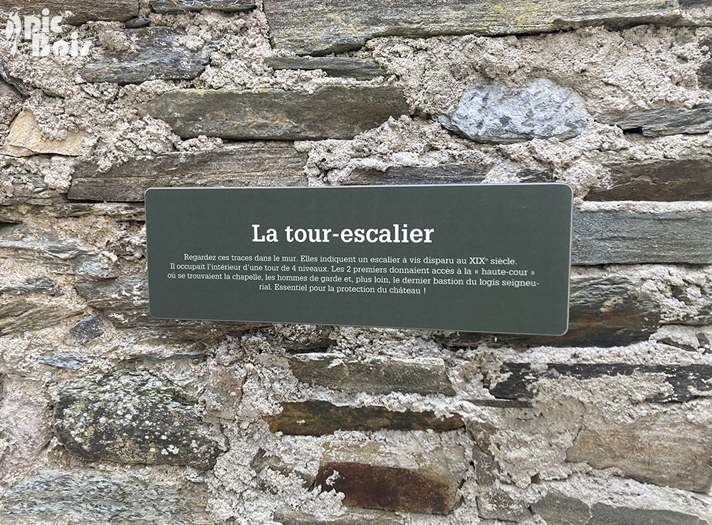 Signalétique touristique - Plaque thématique - La tour escalier - Fabrication PIC BOIS