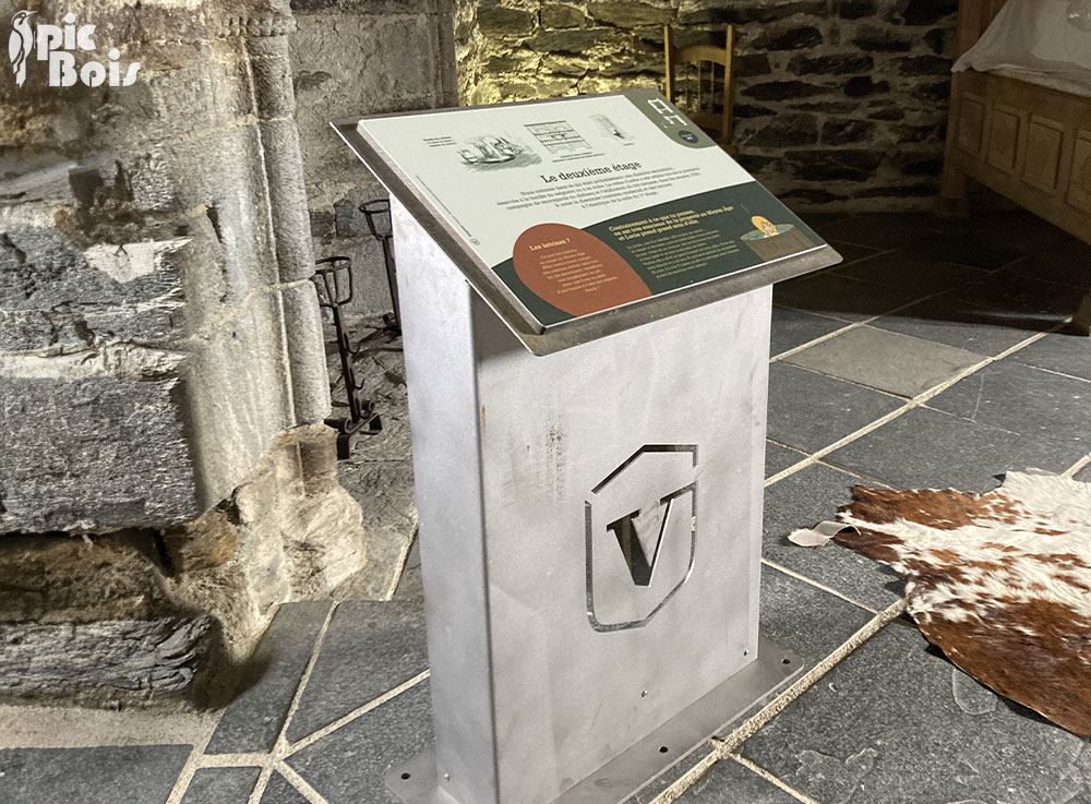 Signalétique touristique - Table de lecture - Le deuxième étage - Fabrication PIC BOIS