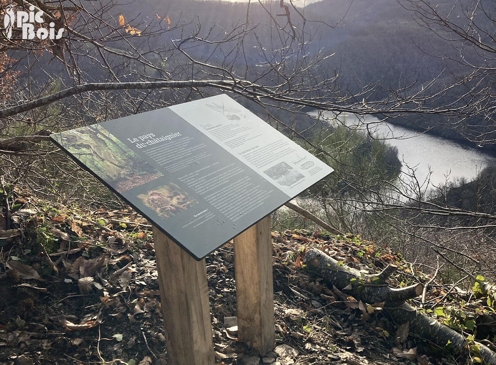 Signalétique touristique - Table de lecture - Pays des châtaigniers - Fabrication PIC BOIS