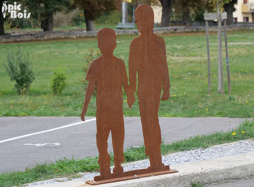 Signalétique touristique - Panneau école - Silhouettes enfants - Fabrication PIC BOIS