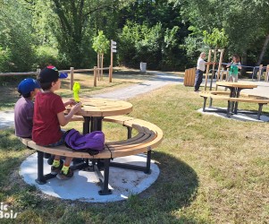 picbois-tables-73-st-pierre-d’albigny Signalétique touristique - tables-bancs ronds - Fabrication PIC BOIS