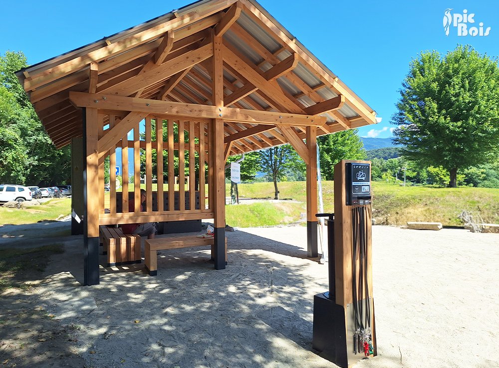 Signalétique touristique - Abri vélo - Fabrication PIC BOIS