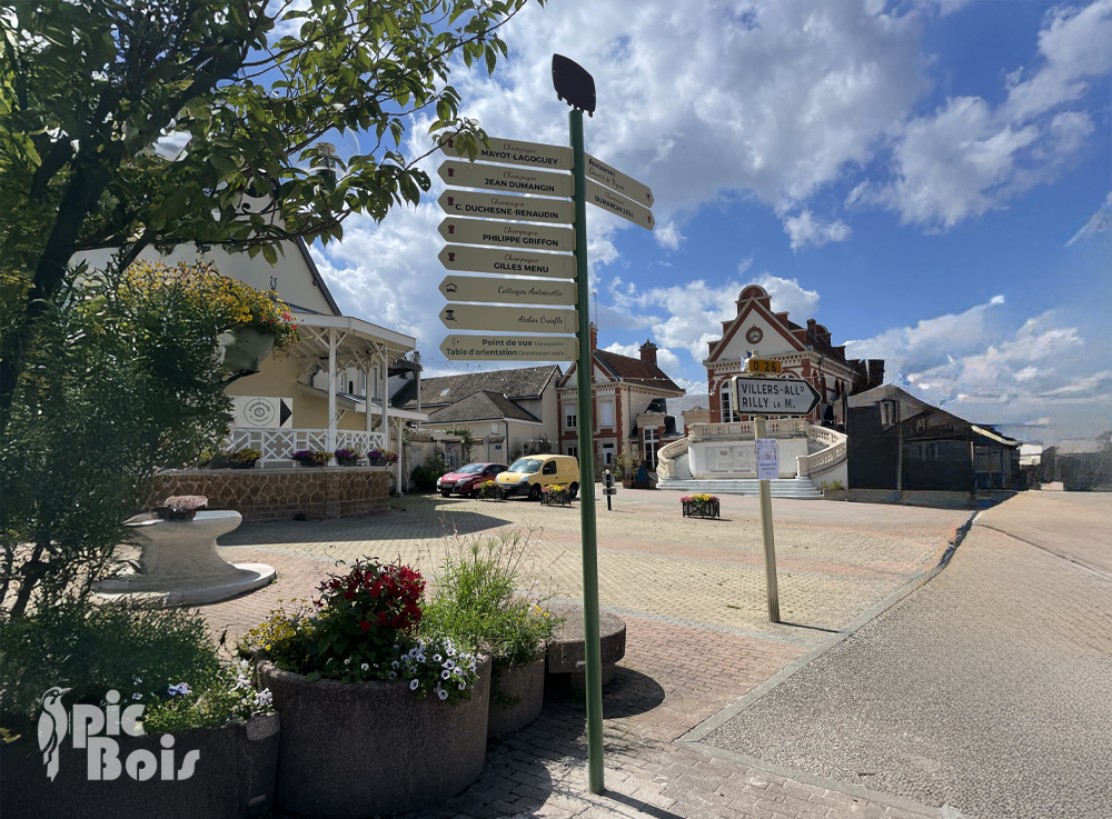 Signalétique touristique - flèches directionnelles - sentier viticole - Fabrication PIC BOIS