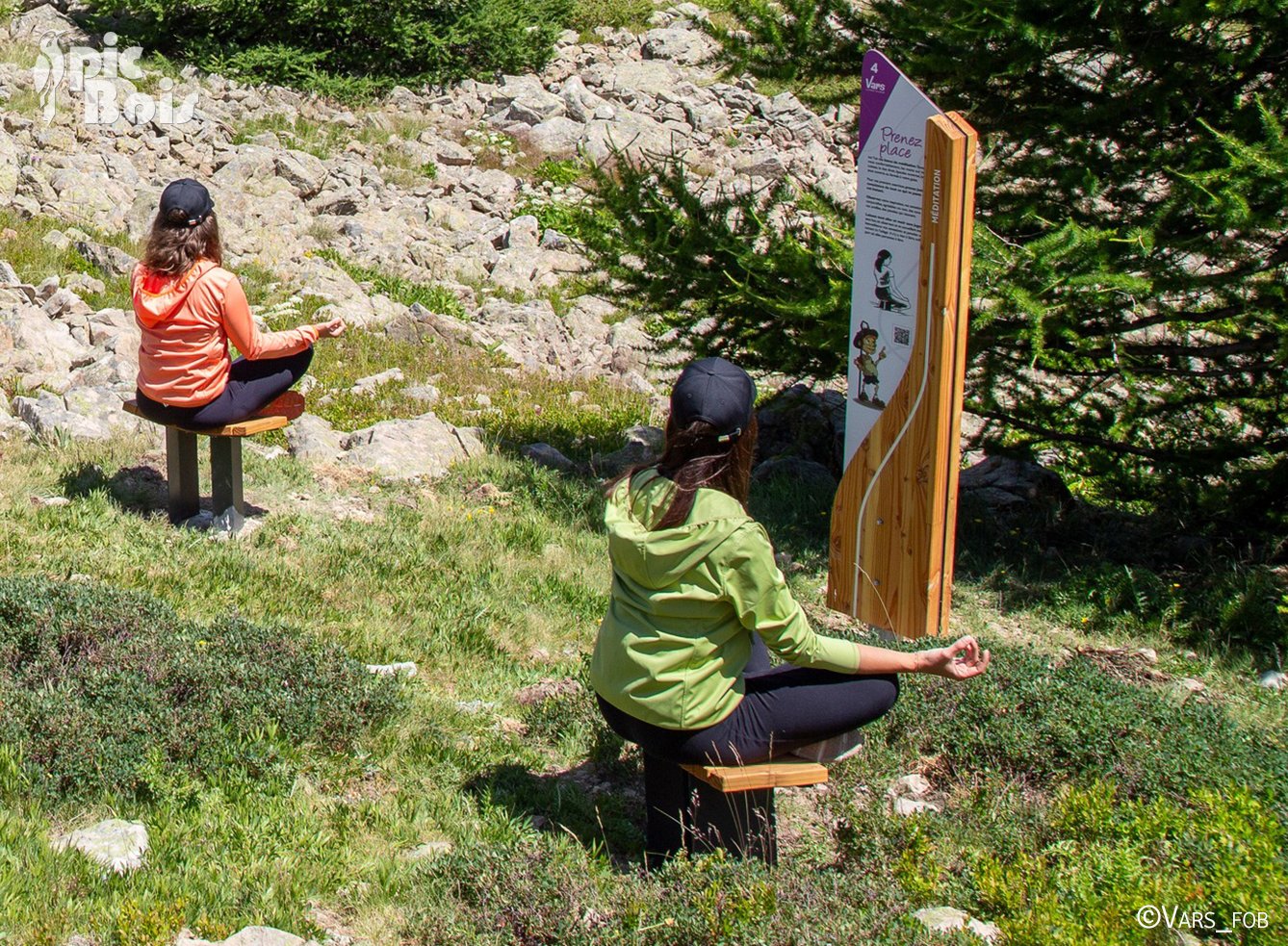 Signalétique touristique - Gamme Bien-Être - Siège de méditation - Fabrication PIC BOIS