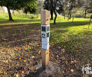 Signalétique touristique – Borne Questions-Réponses Verticale – Fabrication PIC BOIS