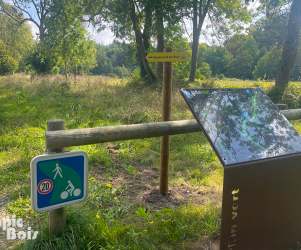 picbois – Pupitre métal plan – 28 – SAINT PREST Signalétique touristique - Table de lecture en métal avec plan - Fabrication PIC BOIS