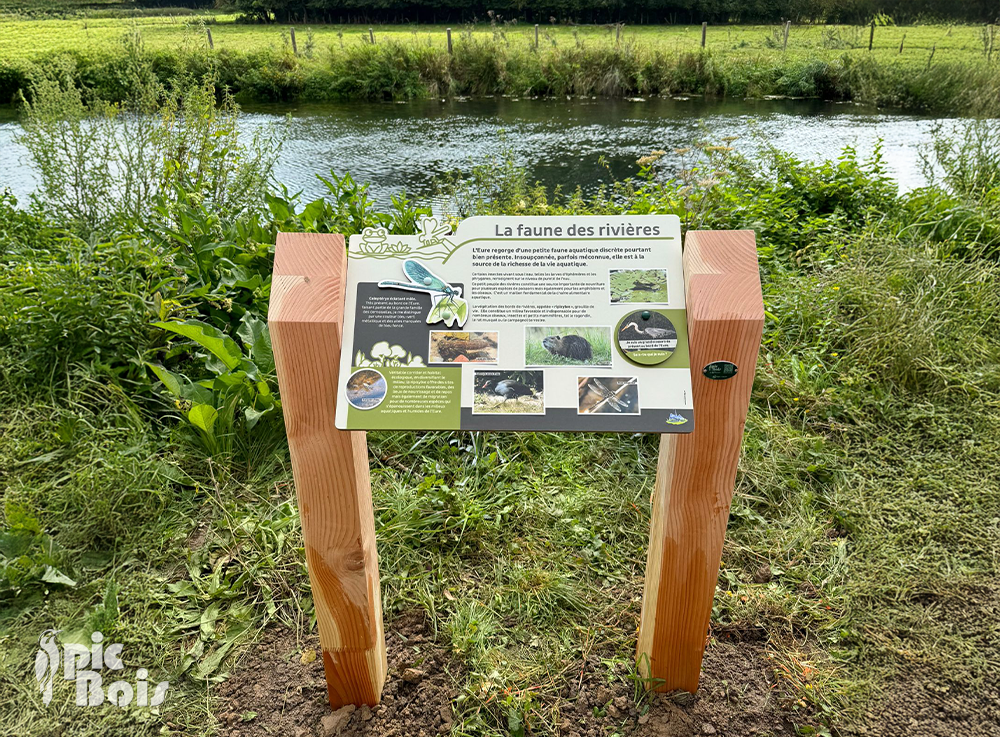 Signalétique touristique - Table de lecture - La faune des rivières - Fabrication PIC BOIS