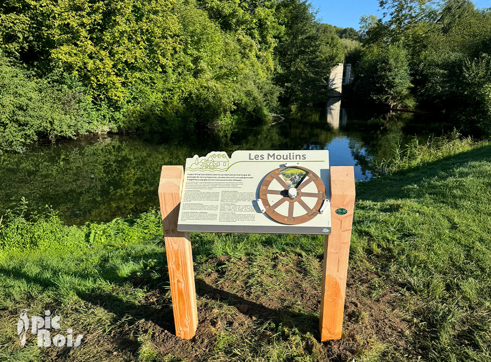 Signalétique touristique - Table de lecture - Les Moulins - Fabrication PIC BOIS